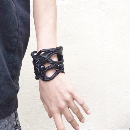 Black leather cuff with black beads / .BRANCHE.